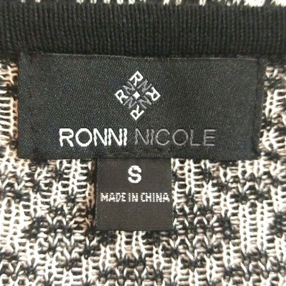 Women's black and white Long Sleeve  Aztec print Knit Sweater dress sz S Western - Picture 8 of 10